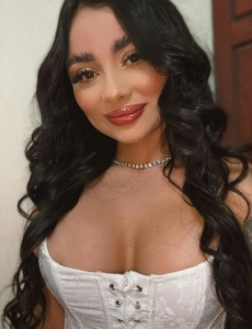Valery joven morena delgada nueva torrevieja